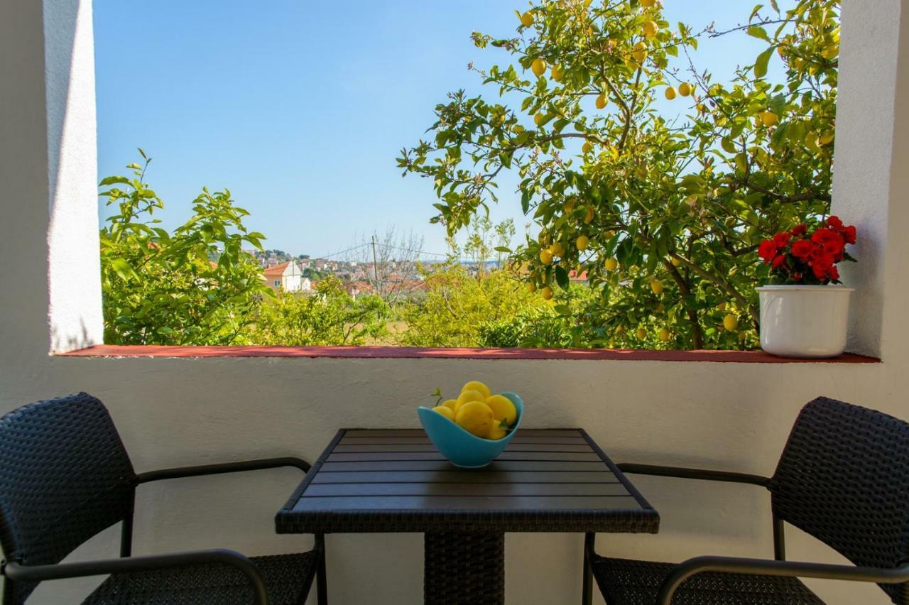 Apartment Milat Trogir Exterior photo